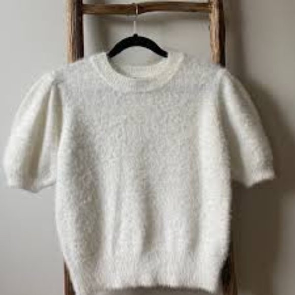 fluffy short sleeve  ivory roundneck sweater B.Young size medium - Picture 1 of 11
